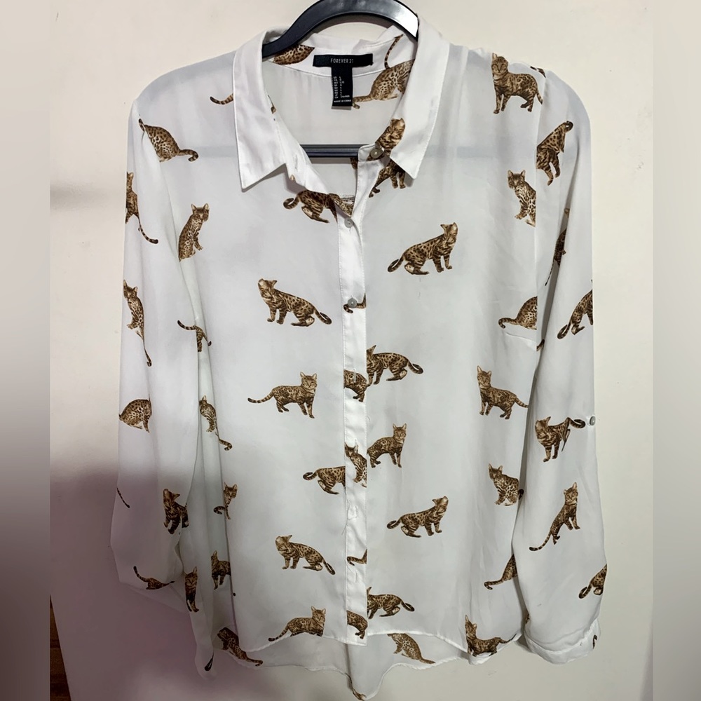 FOREVER 21 WHITE LONG SLEEVE BUTTON DOWN CAT SHIRT